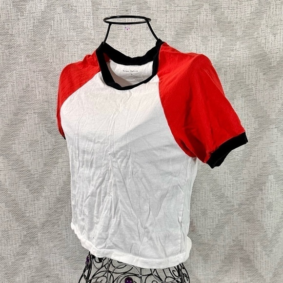 Urban Nation red and white cropped baby tee size M - Picture 6 of 6